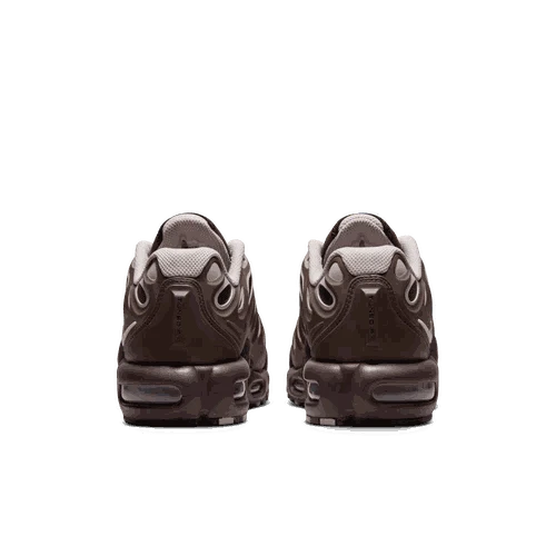 Nike Air Max Plus Drift women’s side view