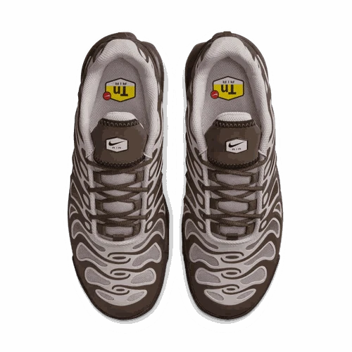 Nike Air Max Plus Drift women’s side view