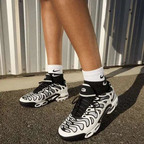 Nike Air Max Plus Drift women’s side view