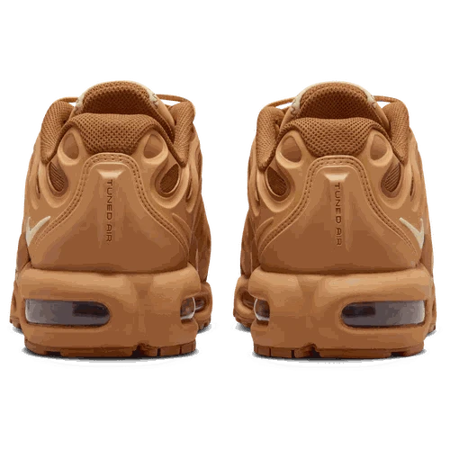 Nike Air Max Plus Drift women’s side view