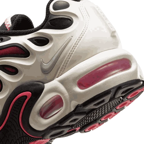 Nike Air Max Plus Drift women’s side view