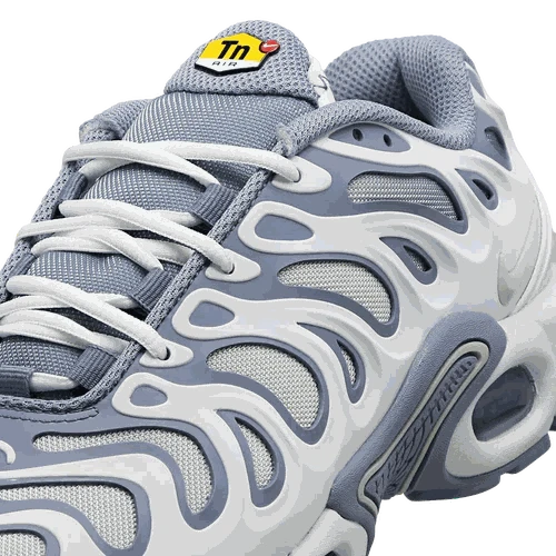 Nike Air Max Plus Drift women’s side view